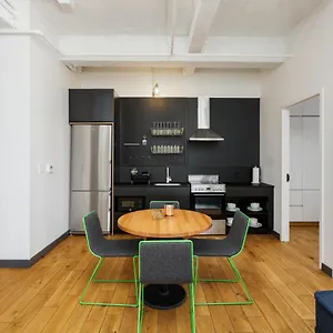 Placemakr Street מלון דירות